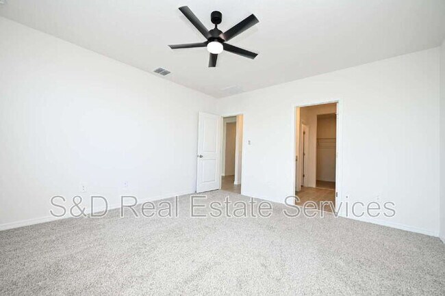 Building Photo - 2106 Rosewood Dr