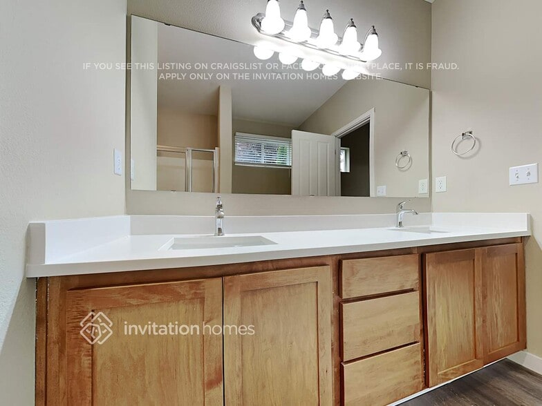 Building Photo - 9208 Periwinkle Loop NE