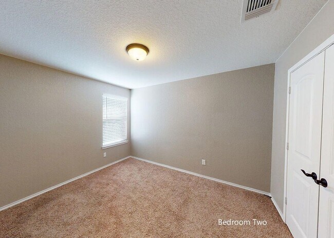 Building Photo - Large 4/3/2 Home in West Village at Creekside!