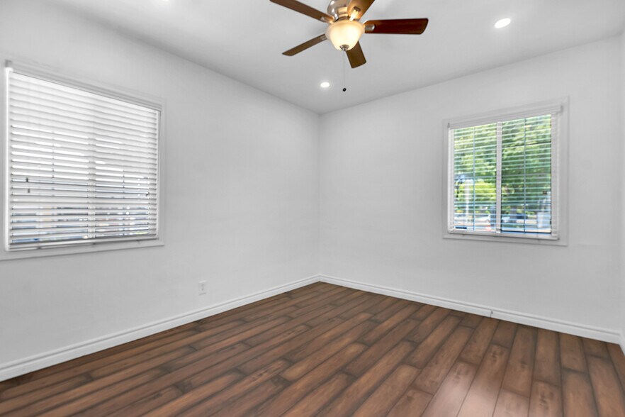 Building Photo - 5125 Canoga Ave