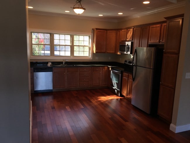 Kitchen - 54 Waterside Dr