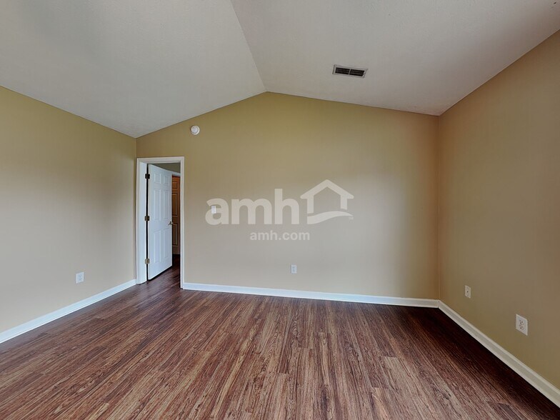 Building Photo - 18 Lasalle Ct