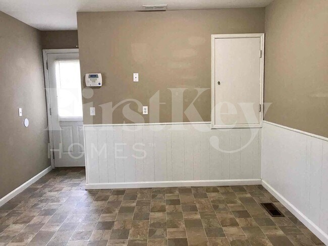 Building Photo - 1983 Greenheath Dr