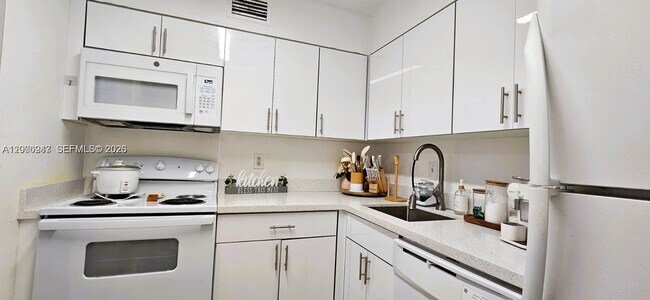 Building Photo - 4804 NW 79th Ave