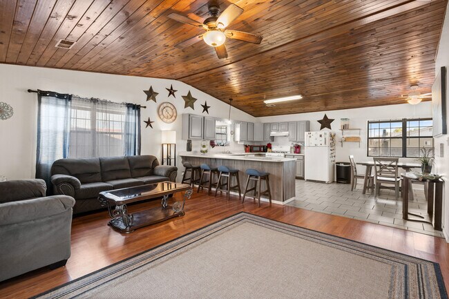 Building Photo - 310 Cll Quieta NE