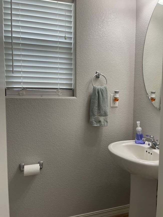 Building Photo - Beautiful 2 Story w/Finished Basement in D...