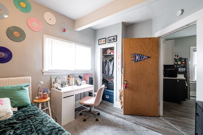 Building Photo - Bartlett Lower steps to campus