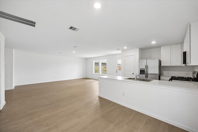 Building Photo - 16847 Spotted Oak Dr