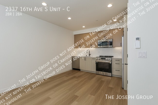 Building Photo - 2337 16th Ave S