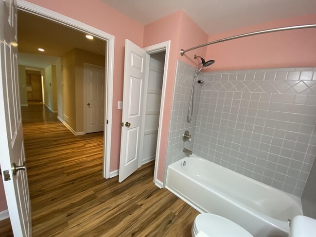 Building Photo - 7424 Crawfordshire Ln
