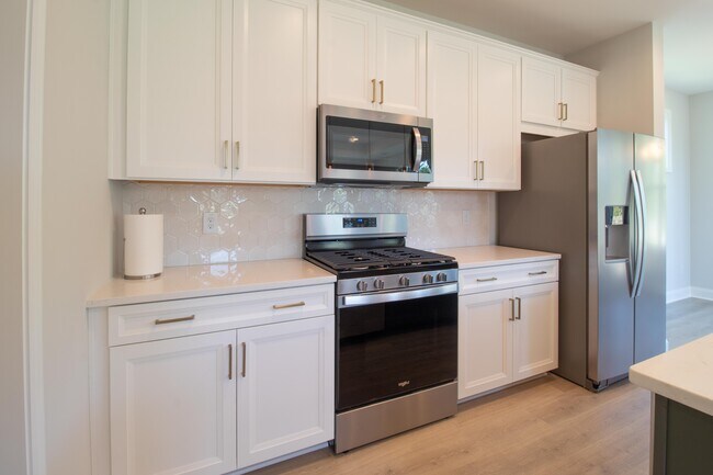 Building Photo - 426 Queenview Ln