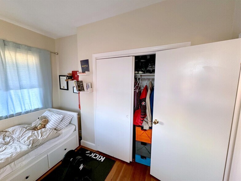 Building Photo - 714 Broadway