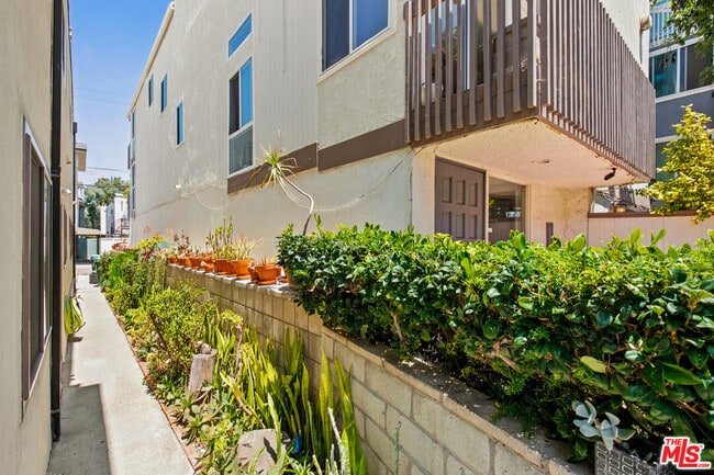 Building Photo - 23 Privateer St