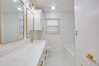 Building Photo - Pre Leasing for fall 2026! 4/3 in Medical District