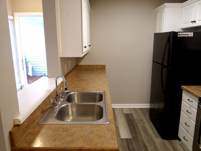 Building Photo - Long term ground floor rental