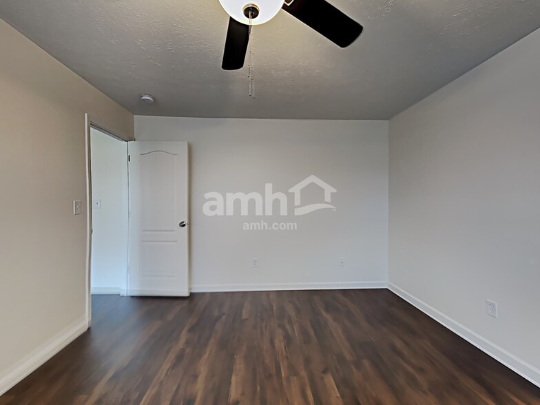 Building Photo - 1145 Bumblebee Way