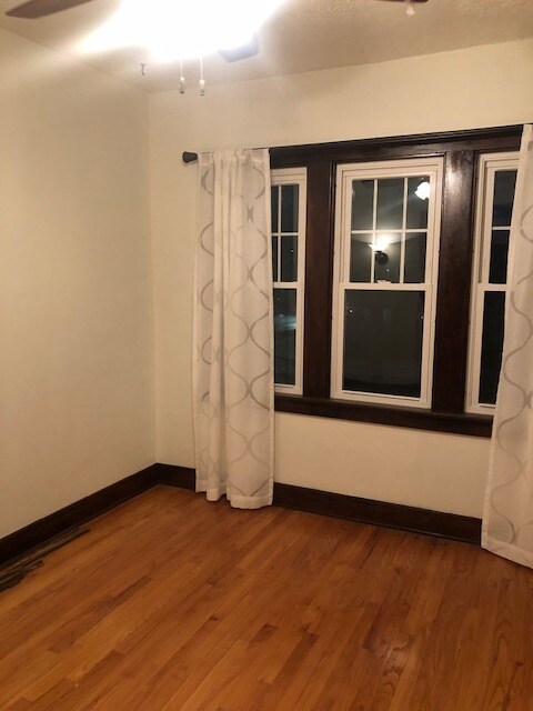 living room - 2701 E Saginaw St
