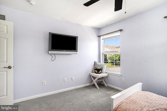 Building Photo - 5905 Drawbridge Ct