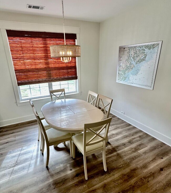 Building Photo - 44 Red Cedar St