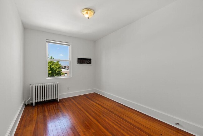 Building Photo - 114 56th St