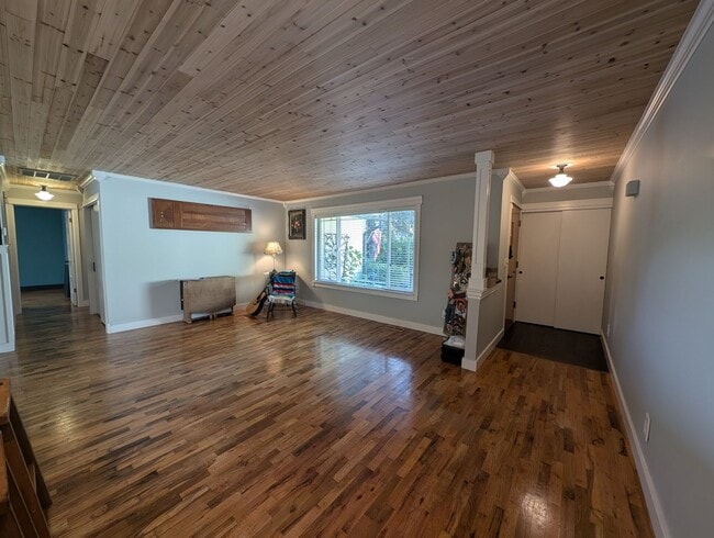 Building Photo - Stunning 4-Bedroom Home in Desirable Central Kitsap Location