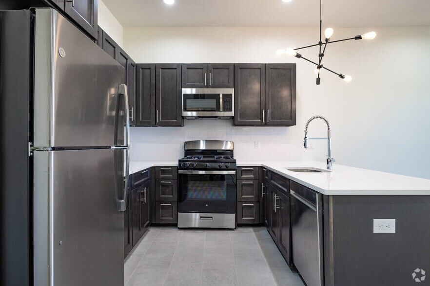 1BR, 1BA - 938SF - 604 Bloomfield