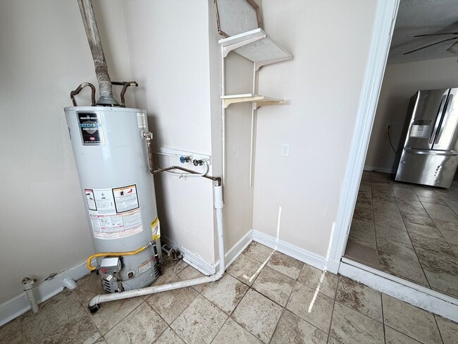 Building Photo - Nice 2 Bedroom And 1 Bath Home