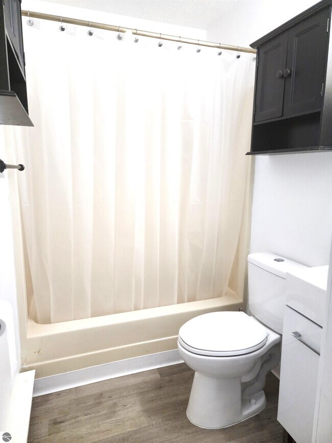 Building Photo - 107 North St