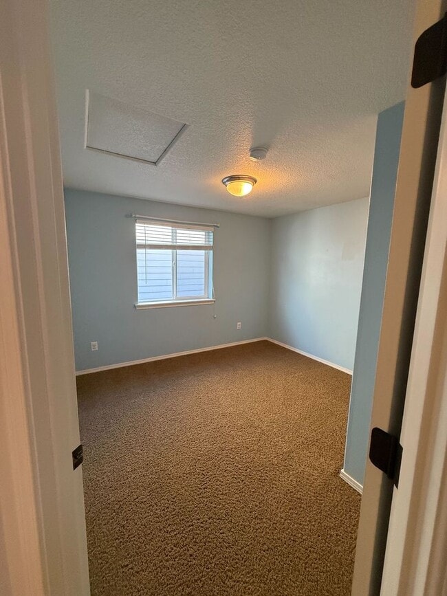 Building Photo - Gorgeous 3B/2.5Ba Home in Battle Ground! Close to Shopping & More!