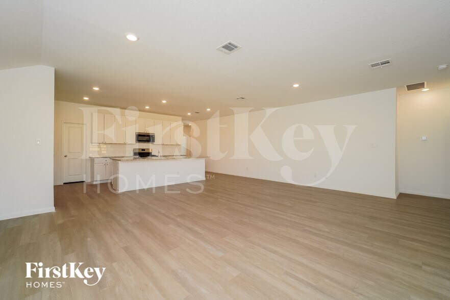 Building Photo - 10639 Erinita Way