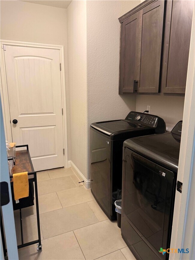 Building Photo - 6213 Morganite Ln