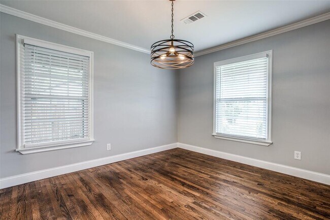 Building Photo - 9334 San Fernando Way