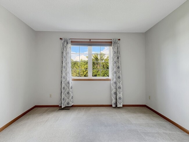 Building Photo - 1839 Valley Ridge Trail S
