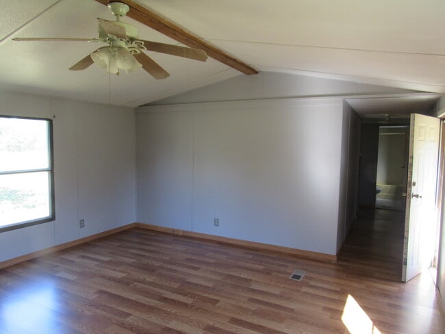 Building Photo - 104 Herald Pl