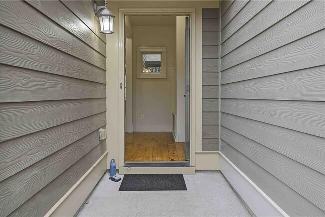 Building Photo - 501 Ridge View Crossing