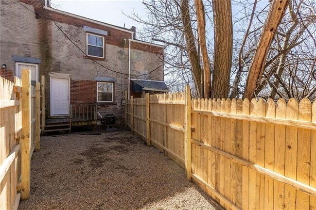 Building Photo - 6517 Dean St