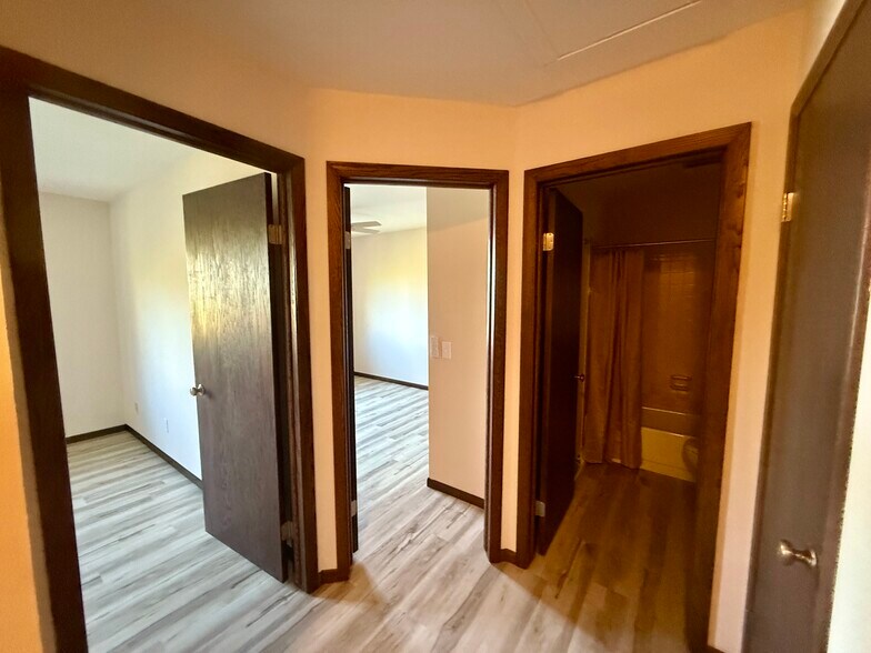 Building Photo - 7217 Park Shores Ct