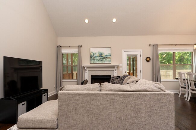 Building Photo - Beautiful 4-Bedroom Home with Bonus Room