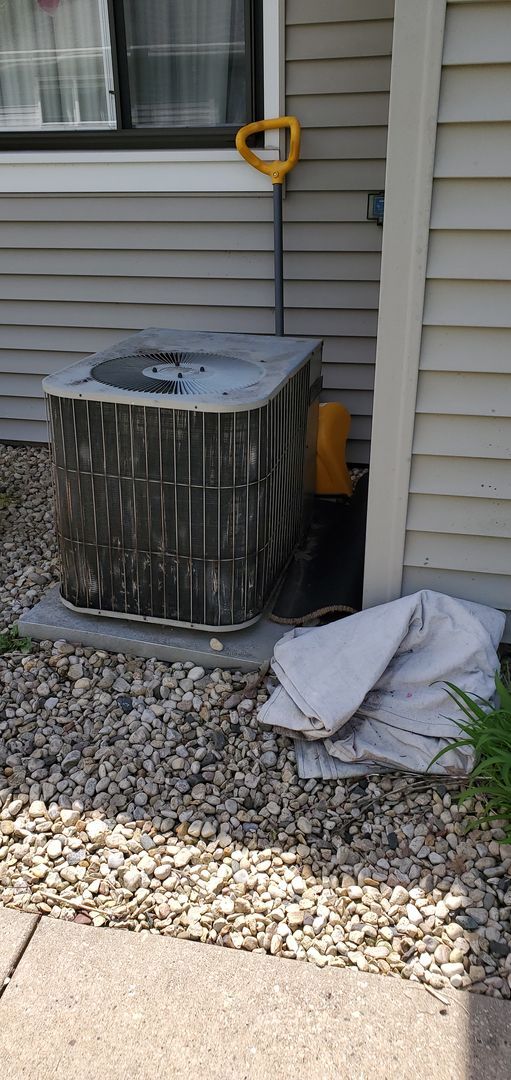 Building Photo - 4005-4007 Claire St