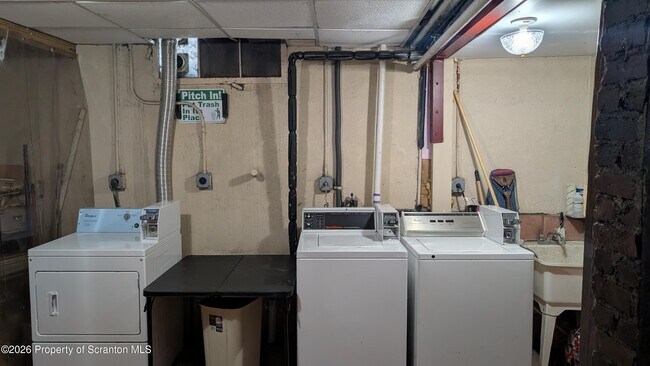 Building Photo - 1411 N Washington Ave