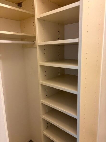 Building Photo - 1412 Hidden Meadows Dr E