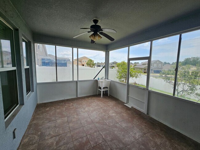 Building Photo - 5432 SW 49th Ave