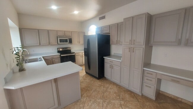 Building Photo - GORGEOUS GLENDALE HOME!