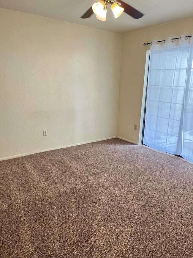 Building Photo - 3119 W Cochise Dr