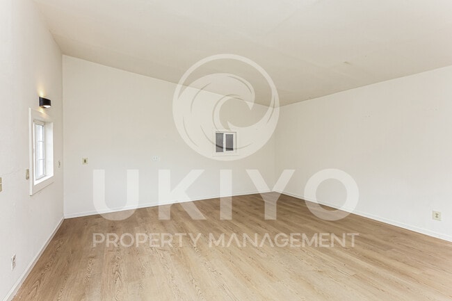 Building Photo - 891 57th St