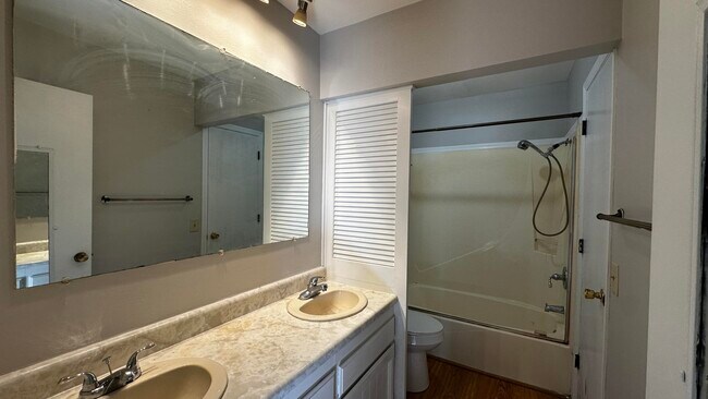 Building Photo - 4605 Grandview Ct