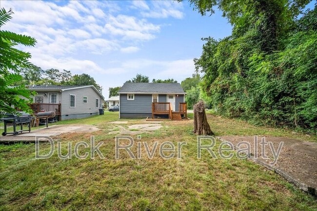 Building Photo - 509 Hardwick Ave