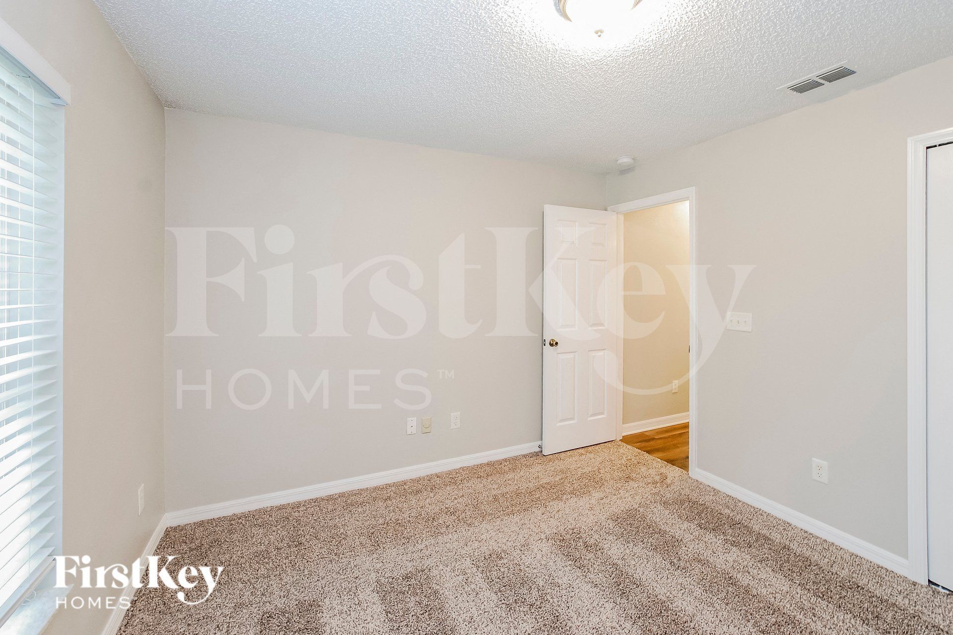 Building Photo - 15 Rymen Ln