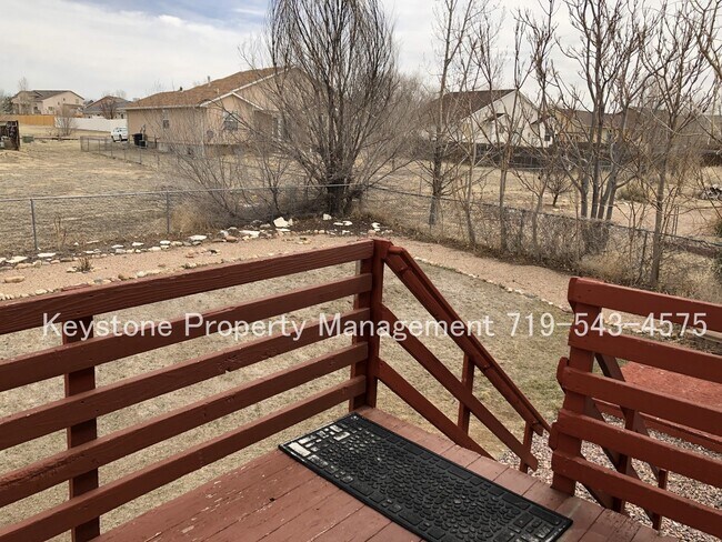 Building Photo - 377 - 379 W. Buttercup Way