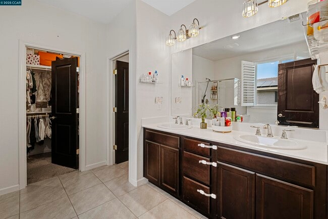 Building Photo - 546 Avanti Way